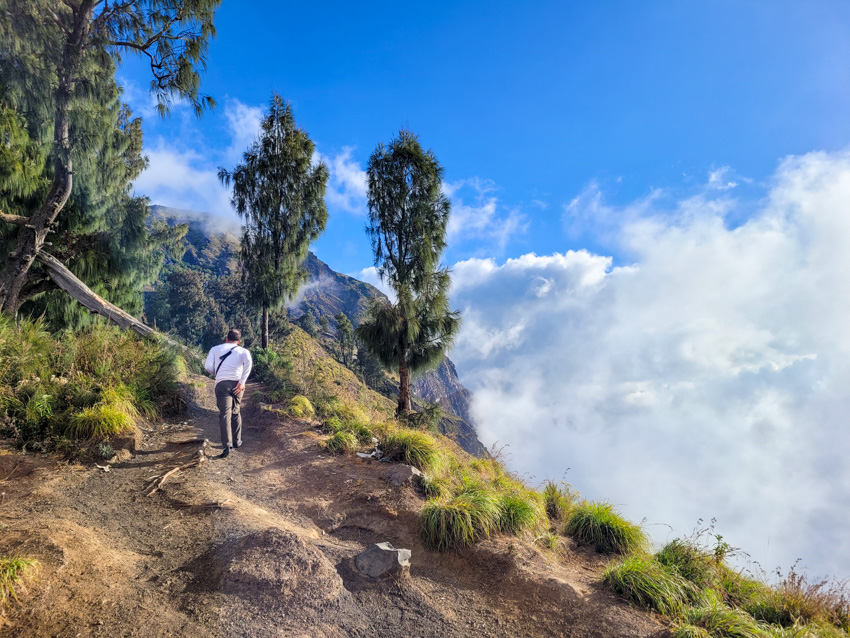 mt rinjani crater rim trek